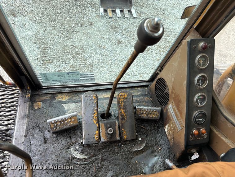 image for item FK3529 1985 Caterpillar 225LC excavator