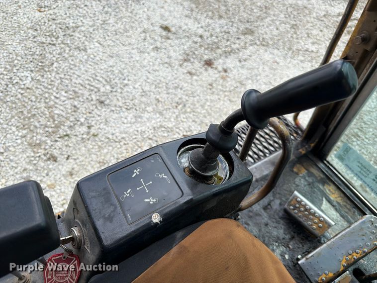 image for item FK3529 1985 Caterpillar 225LC excavator