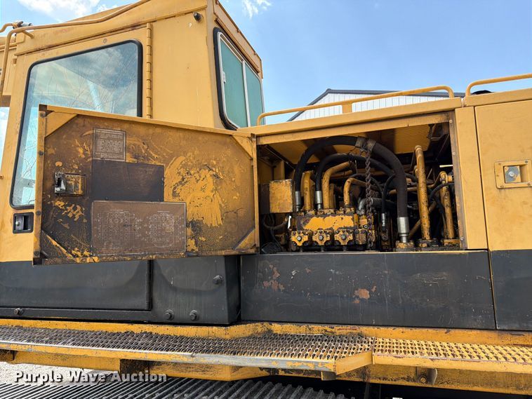 image for item FK3529 1985 Caterpillar 225LC excavator