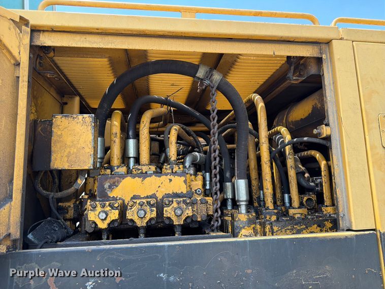 image for item FK3529 1985 Caterpillar 225LC excavator