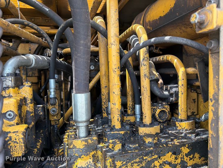 image for item FK3529 1985 Caterpillar 225LC excavator