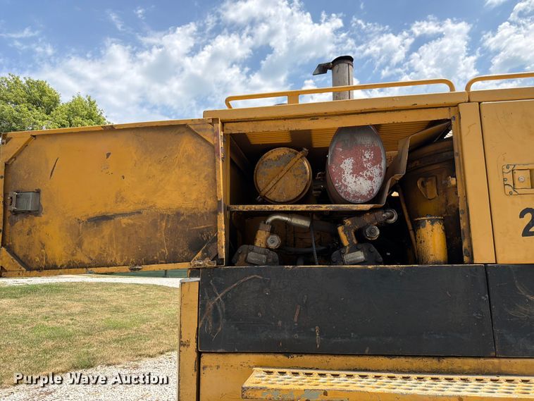 image for item FK3529 1985 Caterpillar 225LC excavator