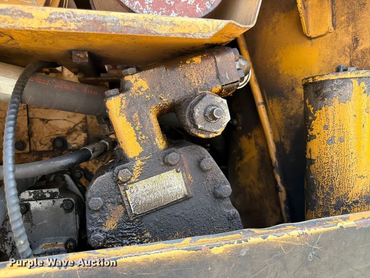 image for item FK3529 1985 Caterpillar 225LC excavator