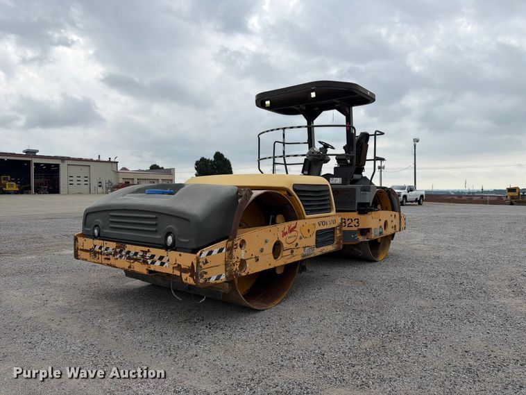 image for item FK3538 2011 Volvo DD138HF double drum vibratory roller
