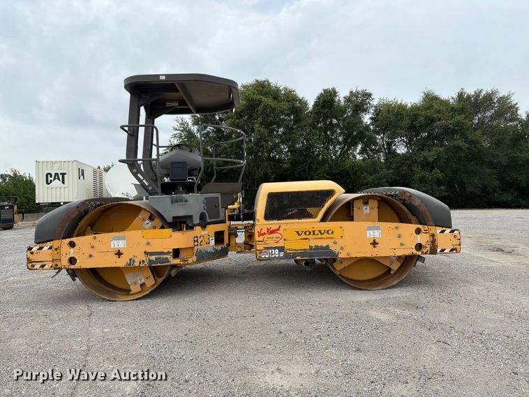 image for item FK3538 2011 Volvo DD138HF double drum vibratory roller