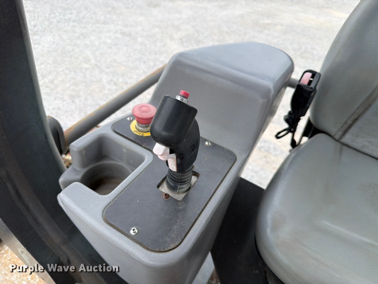 image for item FK3538 2011 Volvo DD138HF double drum vibratory roller