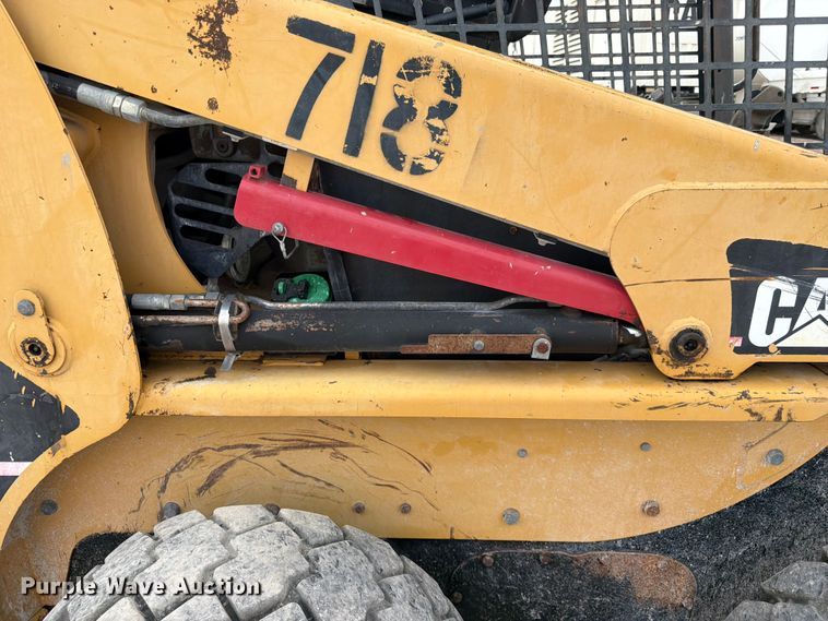 image for item FK3540 2004 Caterpillar 246B skid steer loader