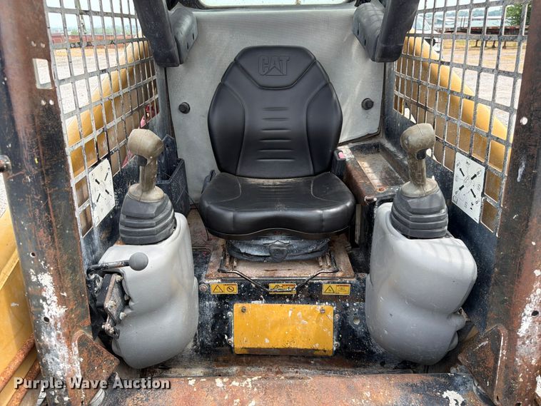 image for item FK3540 2004 Caterpillar 246B skid steer loader