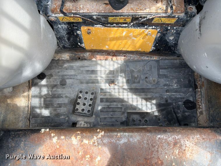 image for item FK3540 2004 Caterpillar 246B skid steer loader