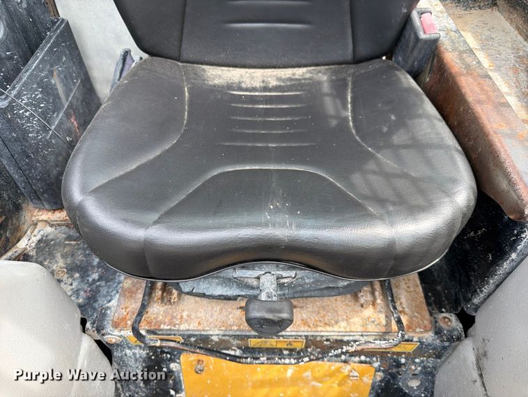 image for item FK3540 2004 Caterpillar 246B skid steer loader