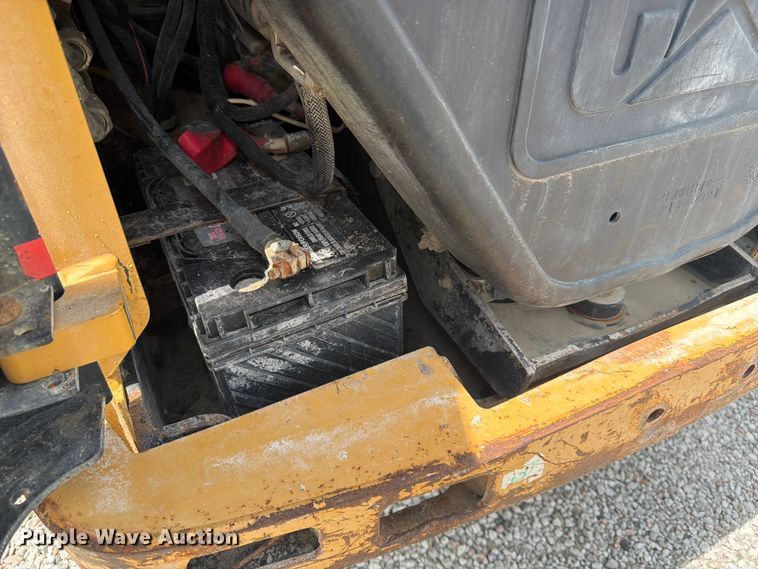image for item FK3540 2004 Caterpillar 246B skid steer loader