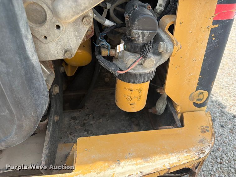 image for item FK3540 2004 Caterpillar 246B skid steer loader