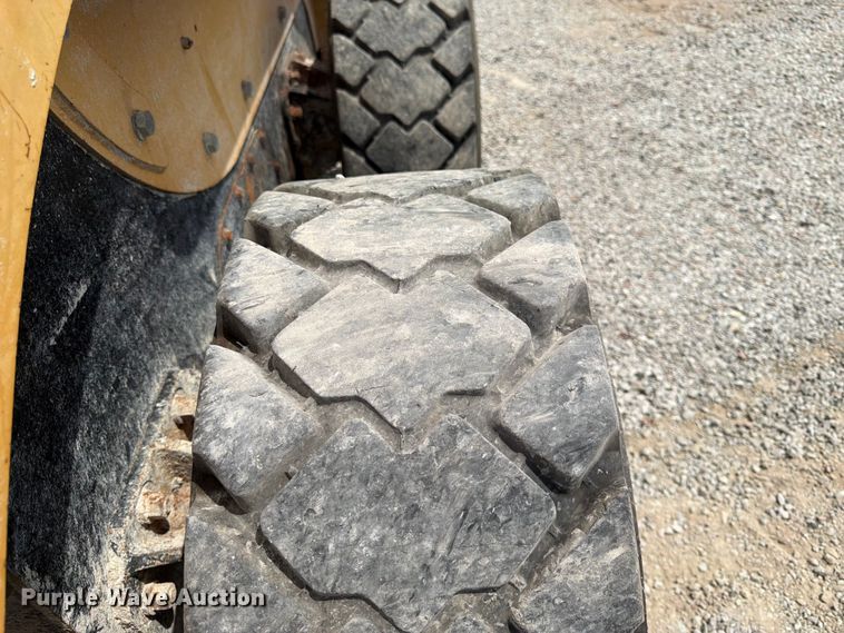 image for item FK3540 2004 Caterpillar 246B skid steer loader