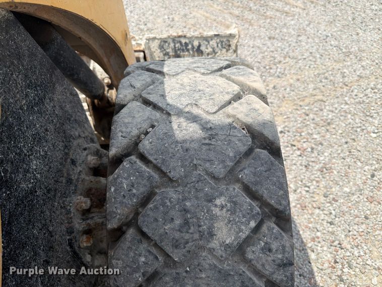 image for item FK3540 2004 Caterpillar 246B skid steer loader