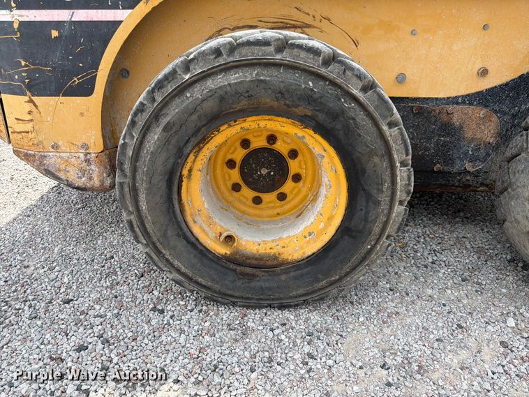 image for item FK3540 2004 Caterpillar 246B skid steer loader