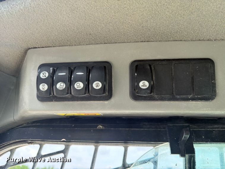 image for item FK3541 2014 Caterpillar 262D skid steer loader
