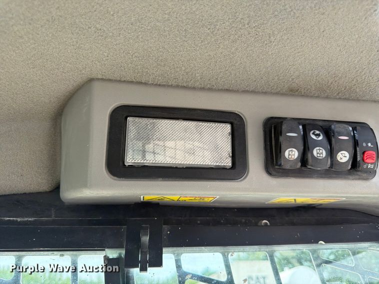 image for item FK3541 2014 Caterpillar 262D skid steer loader