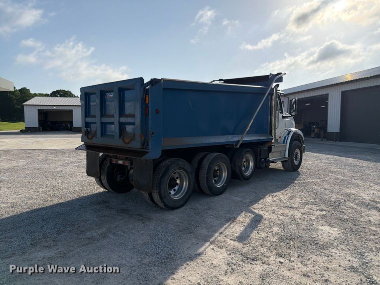 image for item FK4052 2022 International HX620 dump truck