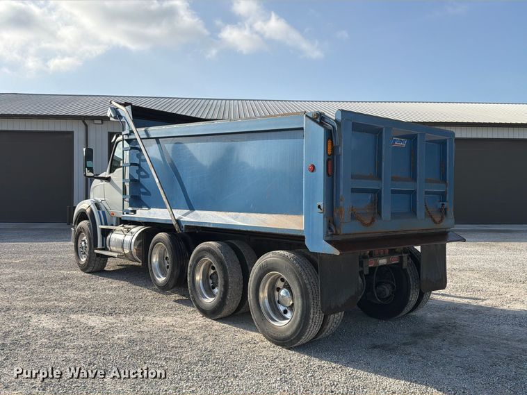 image for item FK4052 2022 International HX620 dump truck