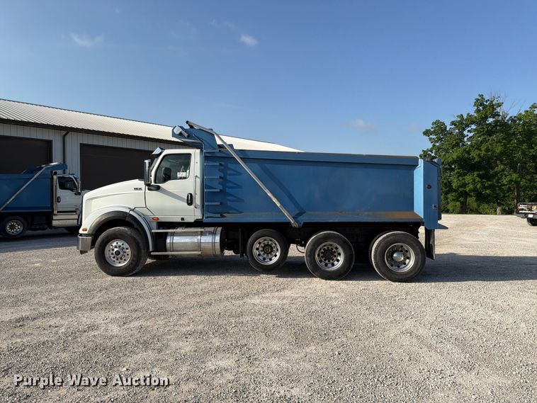 image for item FK4052 2022 International HX620 dump truck