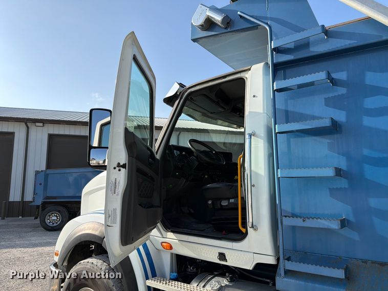 image for item FK4052 2022 International HX620 dump truck