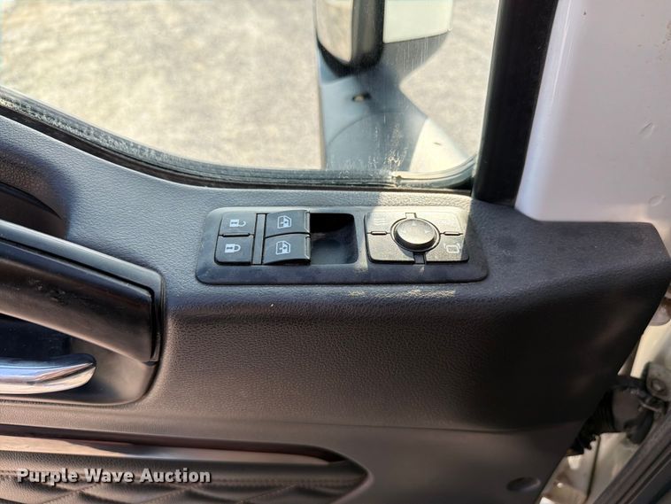 image for item FK4052 2022 International HX620 dump truck