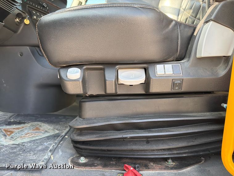 image for item FK4052 2022 International HX620 dump truck