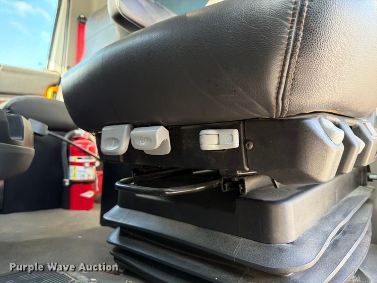 image for item FK4052 2022 International HX620 dump truck