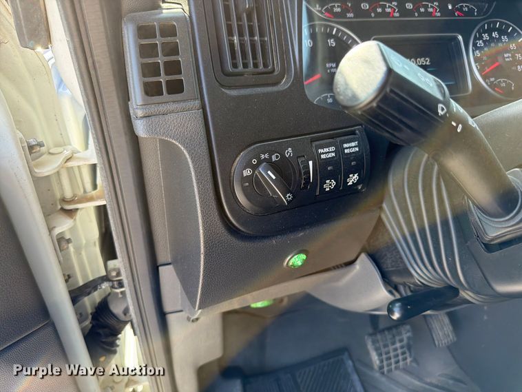image for item FK4052 2022 International HX620 dump truck