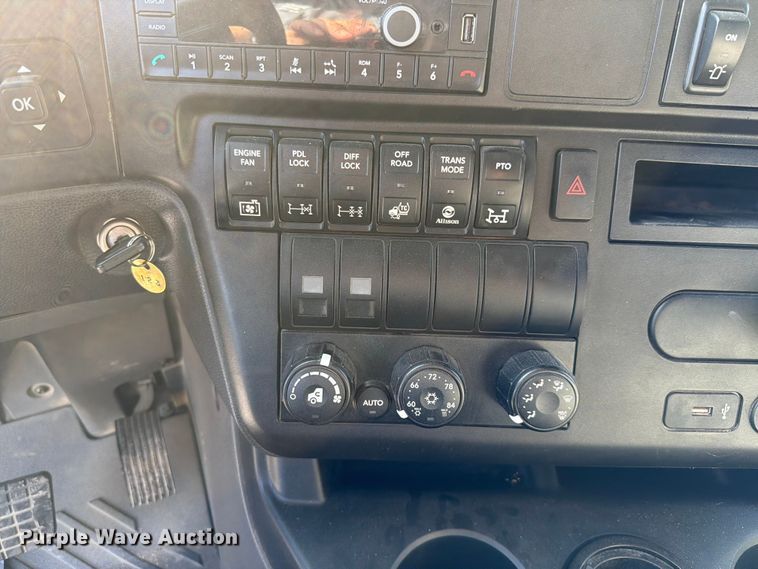 image for item FK4052 2022 International HX620 dump truck
