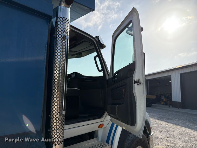 image for item FK4052 2022 International HX620 dump truck