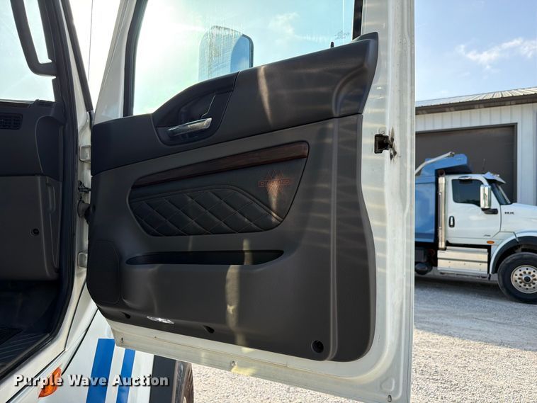 image for item FK4052 2022 International HX620 dump truck