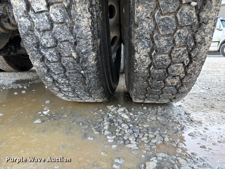 image for item FK4052 2022 International HX620 dump truck