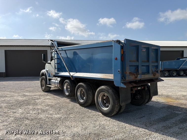 image for item FK4053 2022 International HX620 dump truck