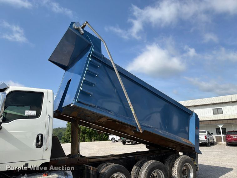 image for item FK4053 2022 International HX620 dump truck