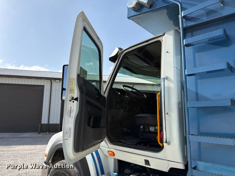 image for item FK4053 2022 International HX620 dump truck