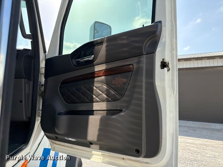 image for item FK4053 2022 International HX620 dump truck