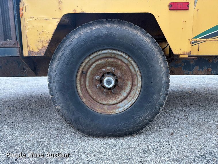 image for item FK4090 2009 Vermeer  BC1500 wood chipper