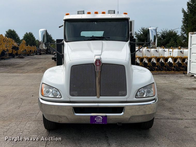image for item FK4095 2017 Kenworth T370 utility / service truck