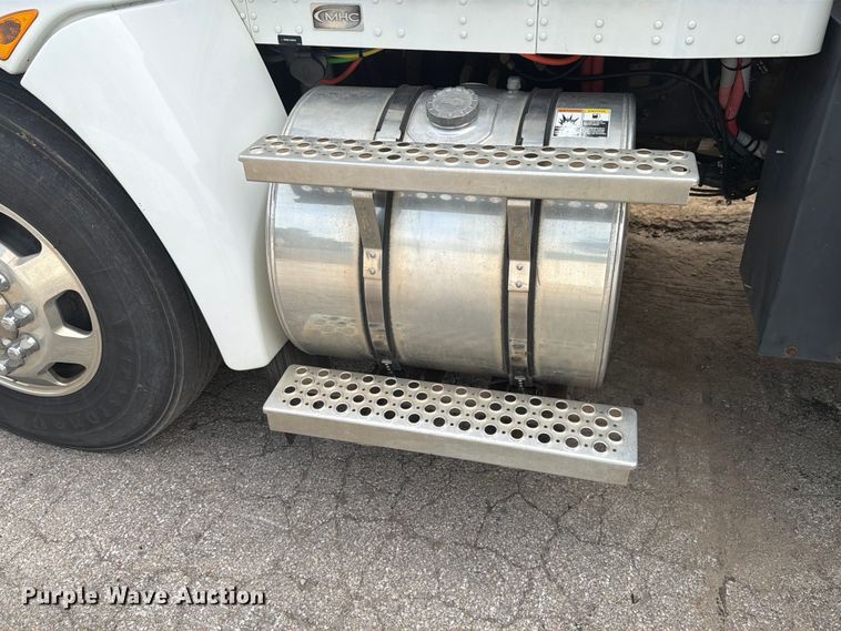 image for item FK4095 2017 Kenworth T370 utility / service truck