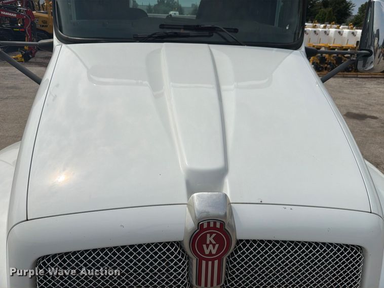 image for item FK4095 2017 Kenworth T370 utility / service truck