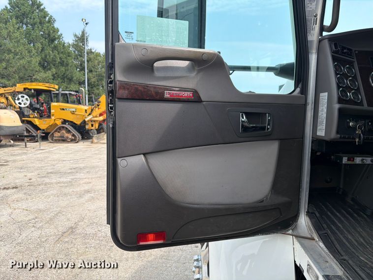 image for item FK4095 2017 Kenworth T370 utility / service truck