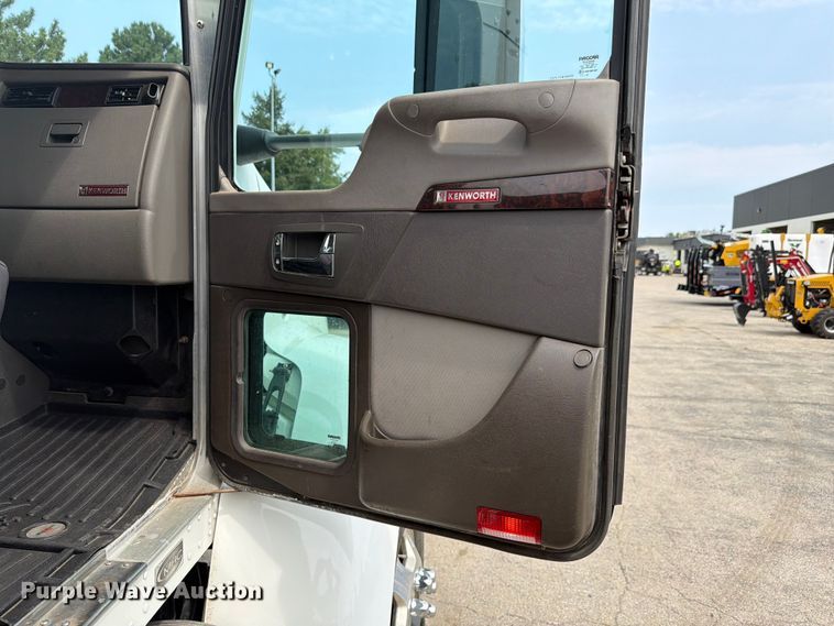 image for item FK4095 2017 Kenworth T370 utility / service truck