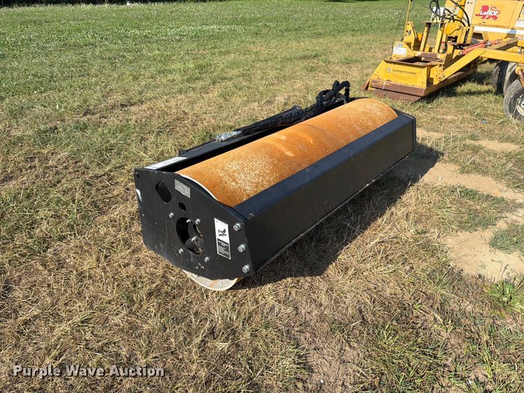 image for item FK4098 2024 003-06-72-001 skid steer vibratory roller