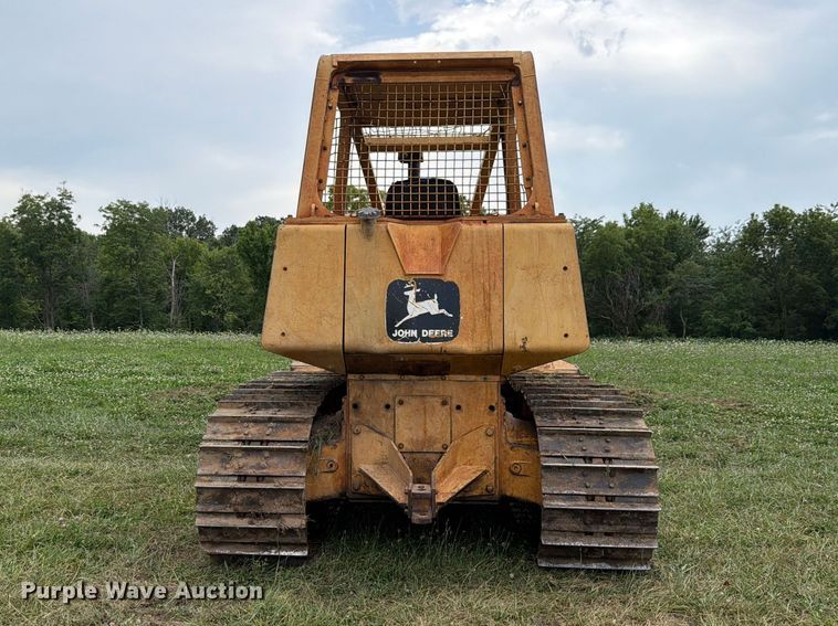 image for item FK4101 1992 John Deere 750B dozer