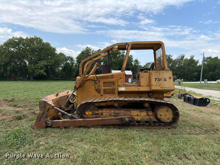image for item FK4101 1992 John Deere 750B dozer