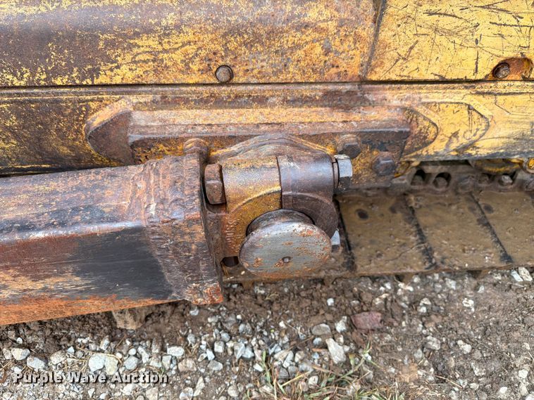 image for item FK4101 1992 John Deere 750B dozer