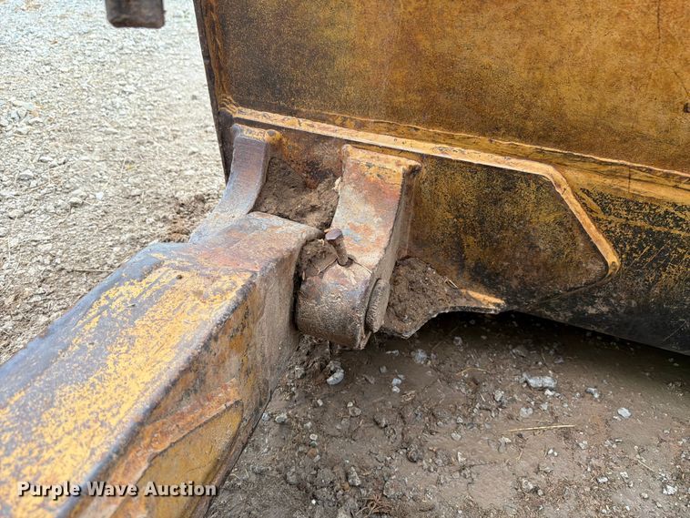 image for item FK4101 1992 John Deere 750B dozer