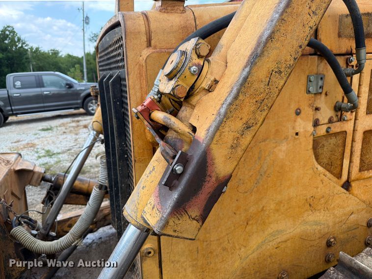 image for item FK4101 1992 John Deere 750B dozer