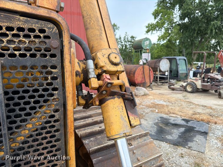image for item FK4101 1992 John Deere 750B dozer